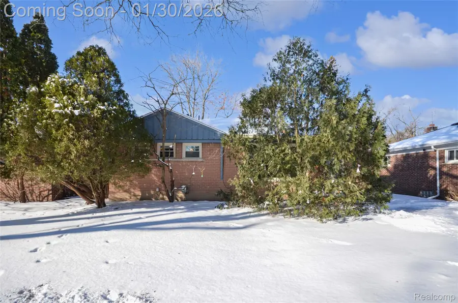 21611 Sussex Street, Oak Park, MI 48237 - Image #2