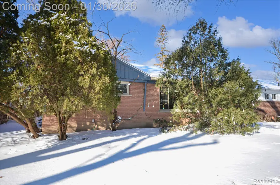 21611 Sussex Street, Oak Park, MI 48237 - Image #3