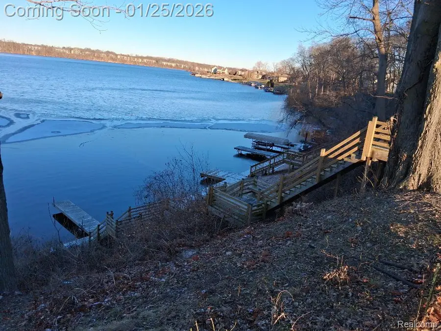 12915 Lake Point Pass, Belleville, MI 48111 - Image #3