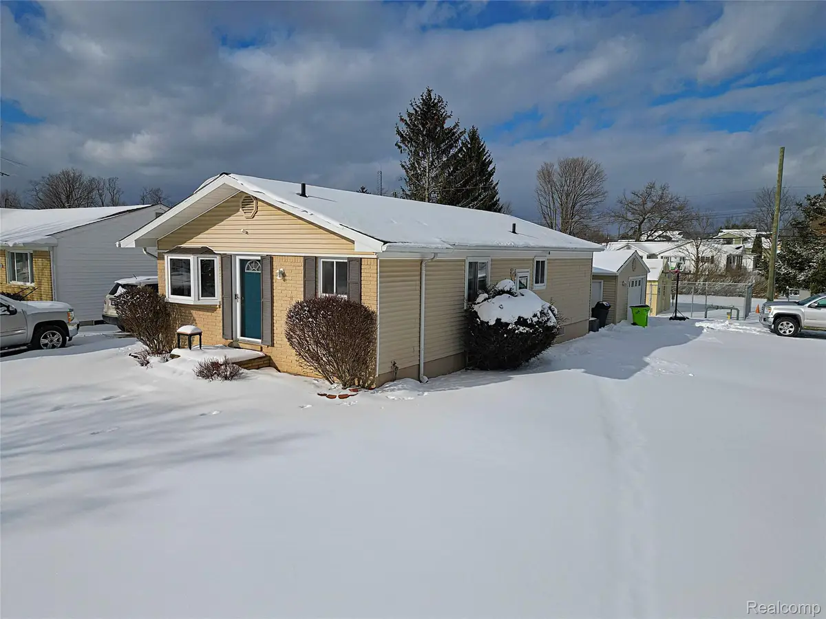 412 Cambridge Avenue, South Lyon, MI 48178 - Image #1
