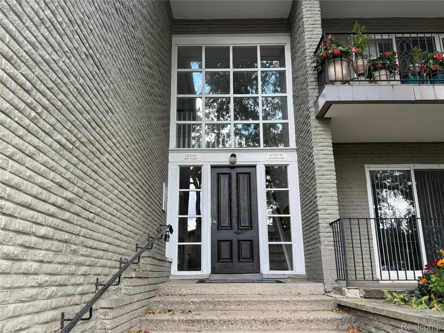 1111 Old Woodward Avenue #4, Birmingham, MI 48009 - Image #2