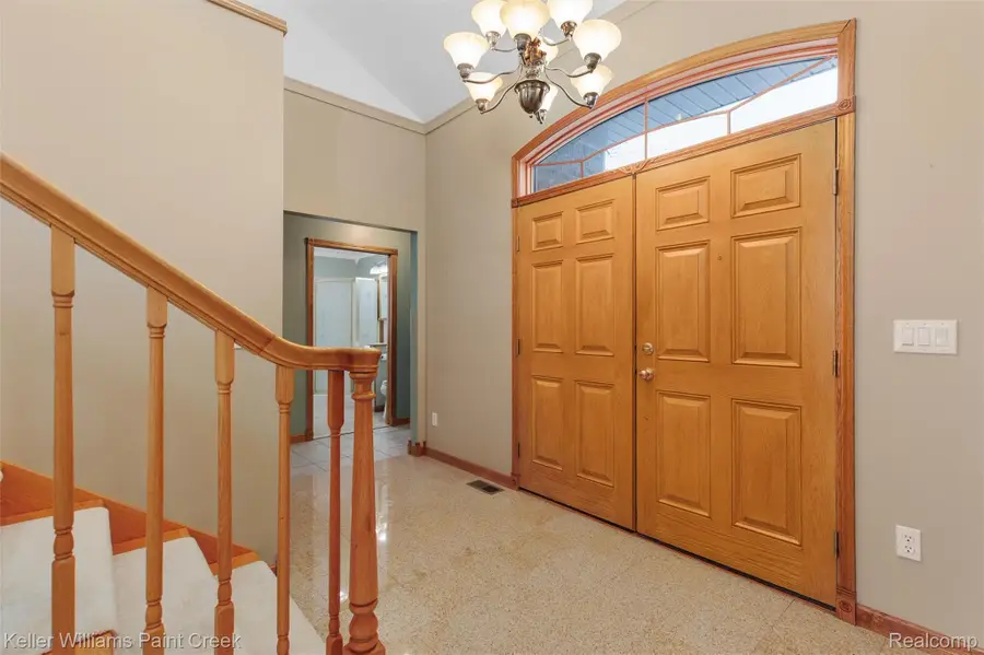 10045 Highland Road, White Lake, MI 48386 - #2