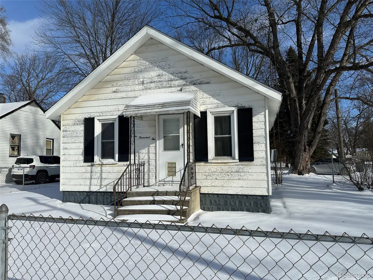 2002 Branch Road, Flint, MI 48506 - Image #1