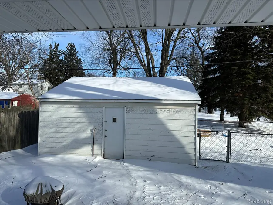 2002 Branch Road, Flint, MI 48506 - Image #2