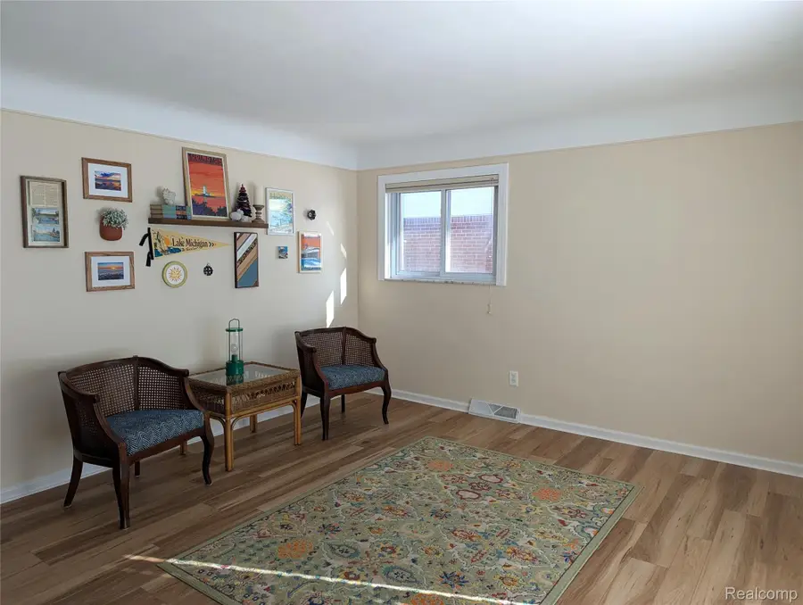 31568 Middleboro Street, Livonia, MI 48154 - Image #3