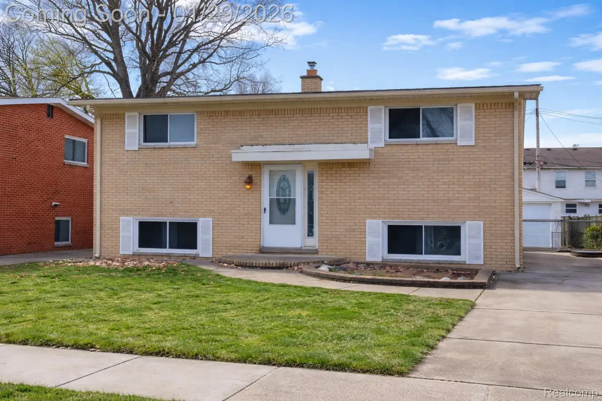 30022 White Street, Rockwood, MI 48173 - Image #1