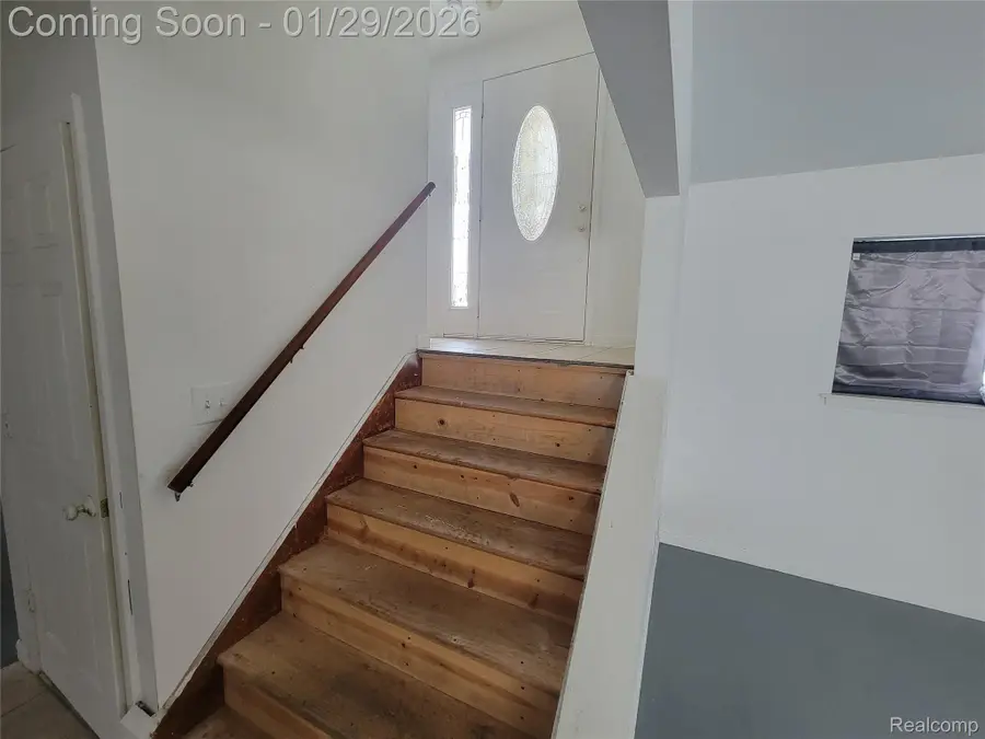 30022 White Street, Rockwood, MI 48173 - Image #2