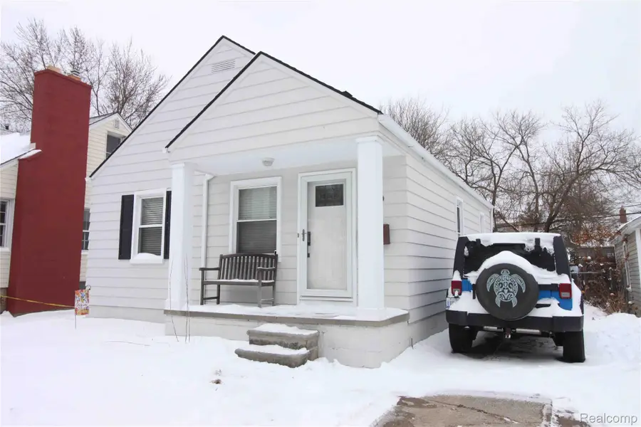 2223 Ridgemont Road, Harper Woods, MI 48236 - Image #2