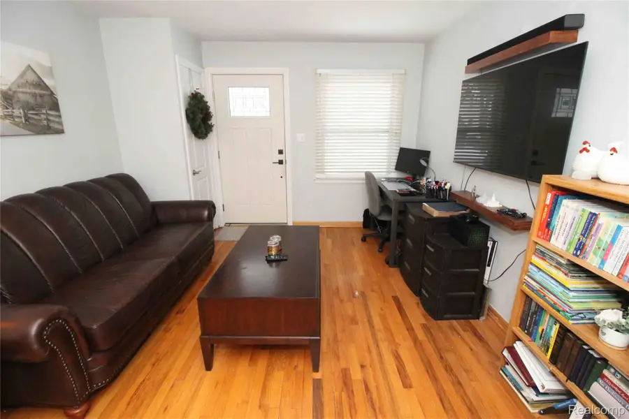 2223 Ridgemont Road, Harper Woods, MI 48236 - Image #3