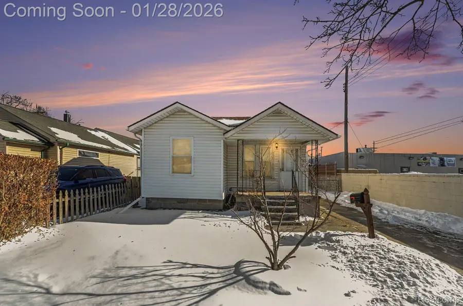 25034 Comfort, Center Line, MI 48015 - Image #2