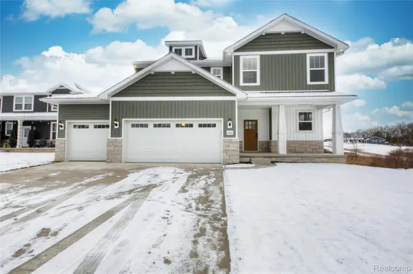 676 Round Rock Dr, Howell, MI 48843