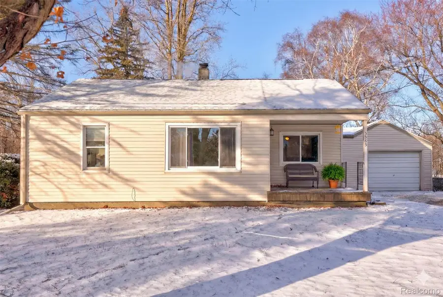 5465 Johnson Road, Flushing, MI 48433 - Image #2