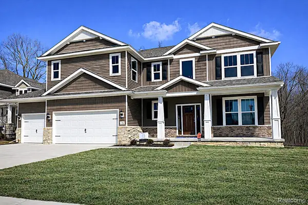 652 Round Rock Dr Drive, Howell, MI 48843