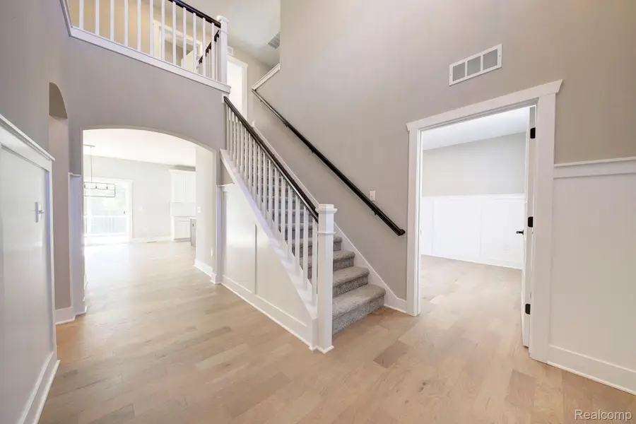 652 Round Rock Dr Drive, Howell, MI 48843 - Image #2