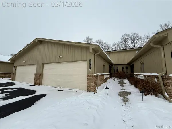 12432 Pinecrest Drive #28, Plymouth, MI 48170