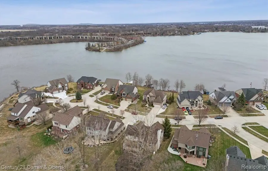 49288 Peninsular Drive, Belleville, MI 48111 - Image #2