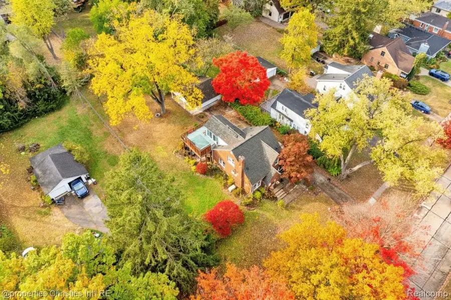 22627 Brookdale Street, Farmington, MI 48336 - Image #3