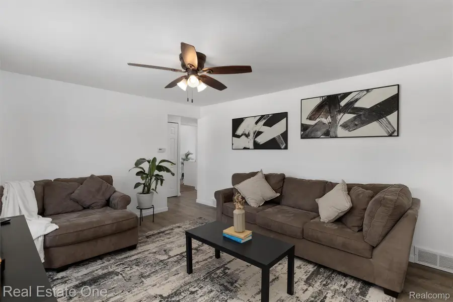 9535 Chamberlain Street, Romulus, MI 48174 - Image #2