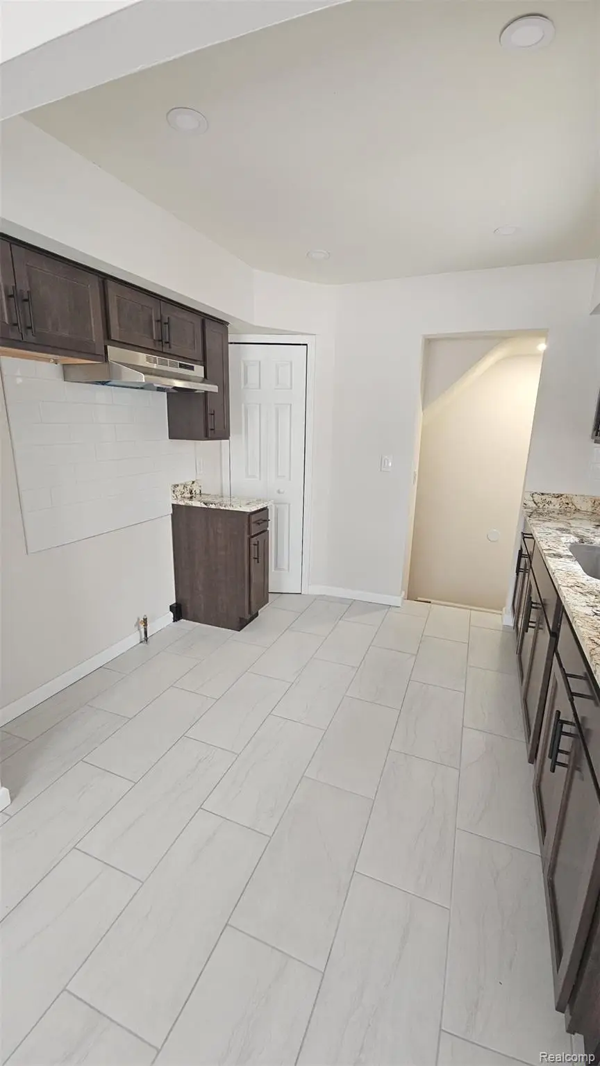 590 E Madison Avenue, Pontiac, MI 48340 - #3