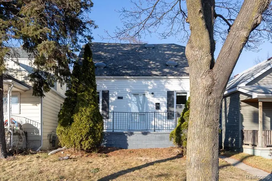 128 W Muir Avenue, Hazel Park, MI 48030 - Image #2