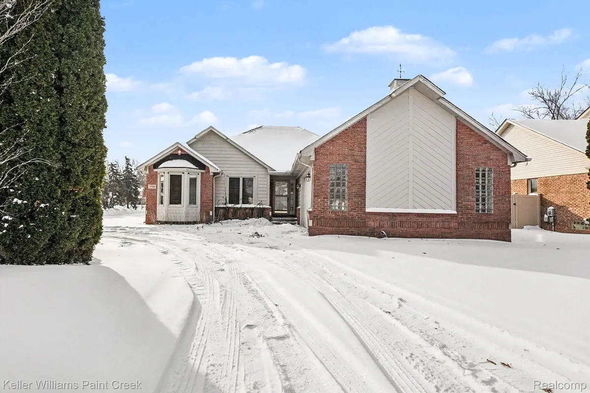 3090 Brysons Cove Drive, Warren, MI 48092 - #1