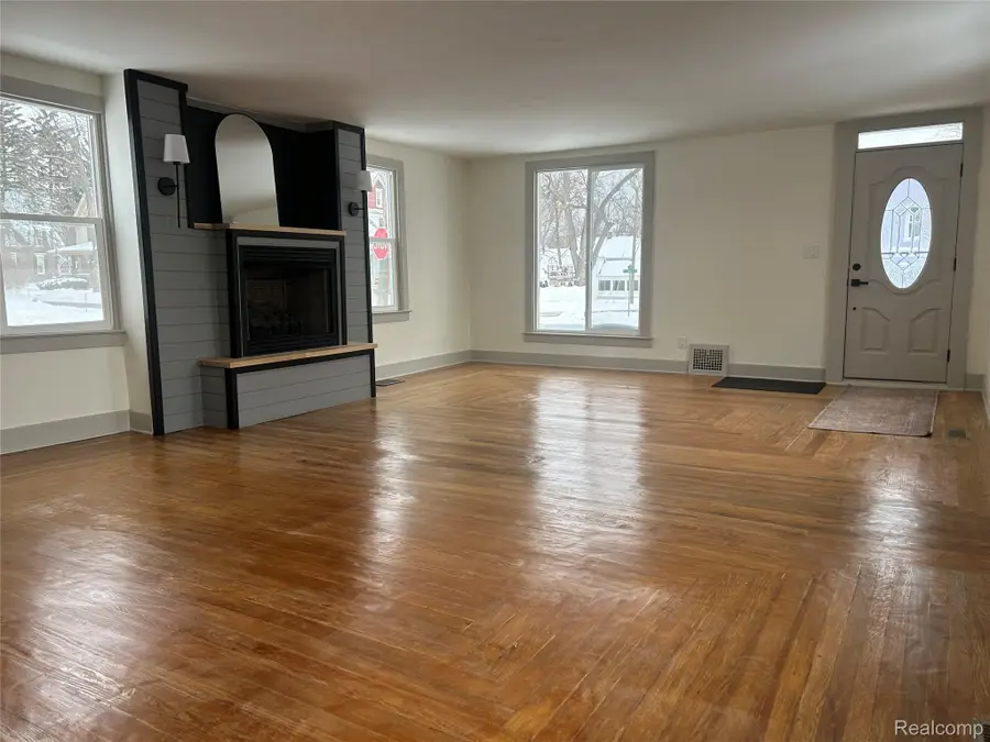 147 N Broadway Street, Lake Orion, MI 48362 - Image #3