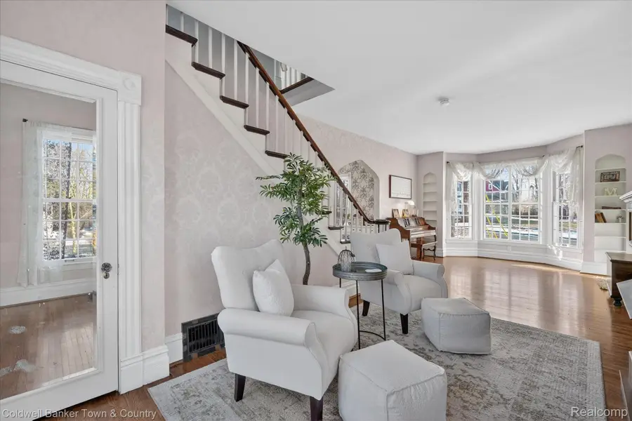 106 Lake St., Howell, MI 48843 - #3