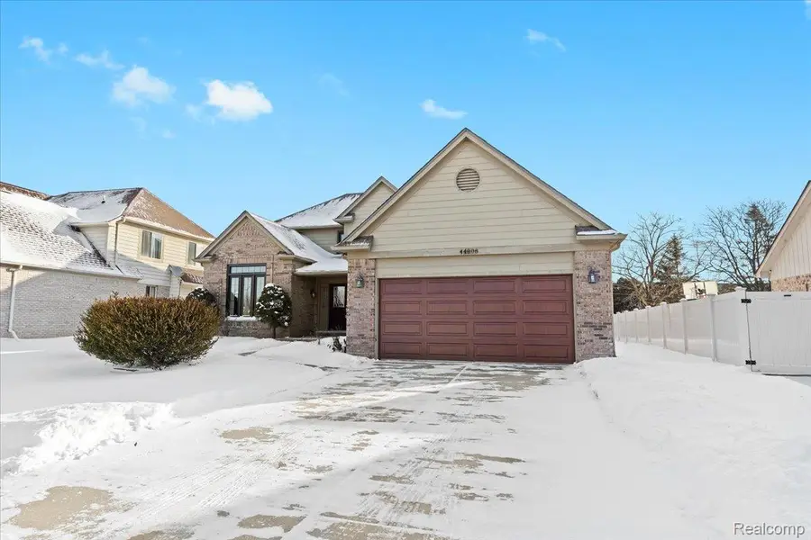 44808 Rivergate Drive, Clinton Charter Township, MI 48038 - Image #2