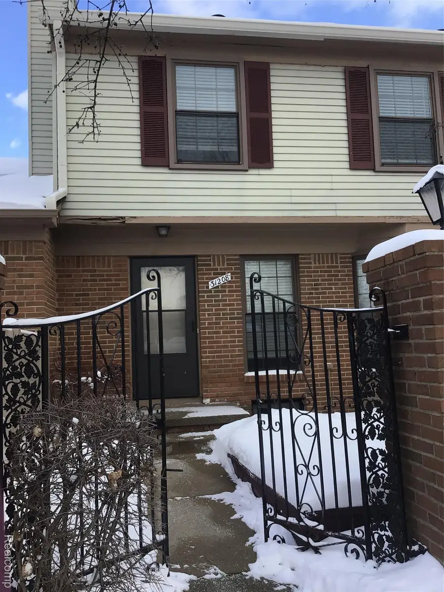 31208 Country Way, Farmington Hills, MI 48331 - Image #2