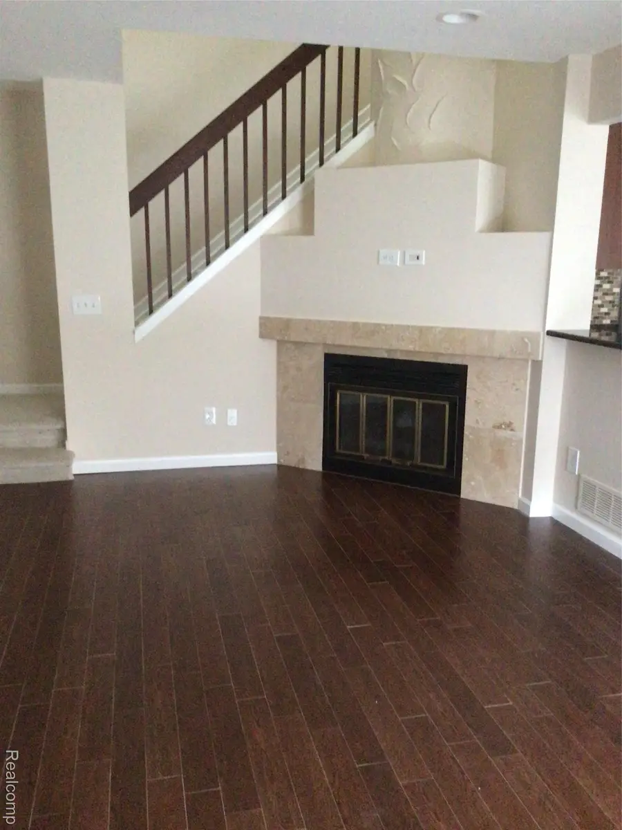 31208 Country Way, Farmington Hills, MI 48331 - Image #3