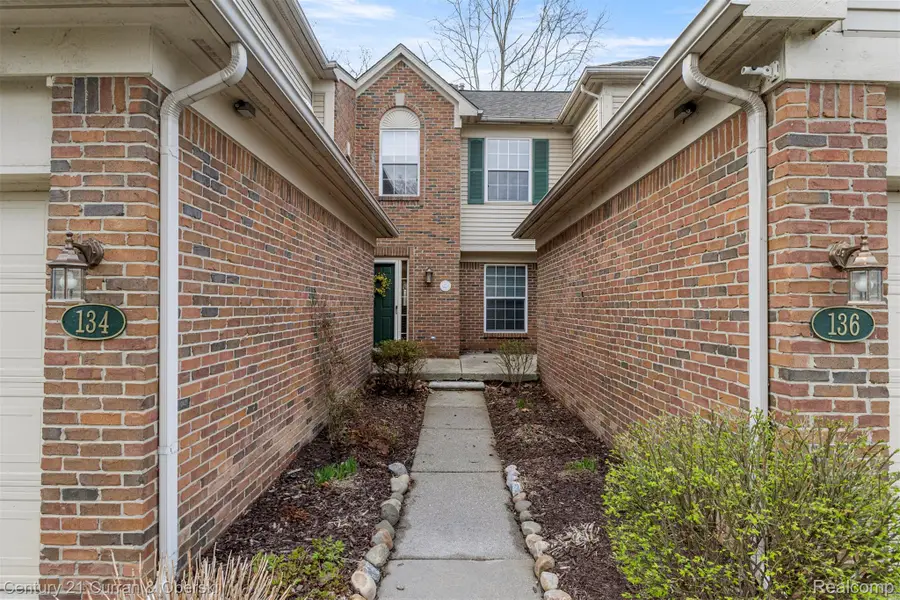 134 Legacy Park Circle, Dearborn Heights, MI 48127 - #2