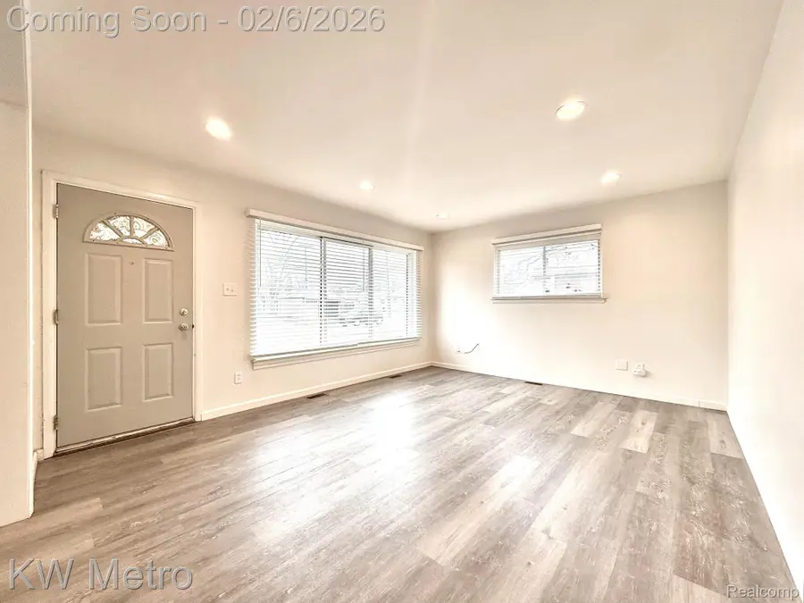 13231 Albany Street, Oak Park, MI 48237 - #3