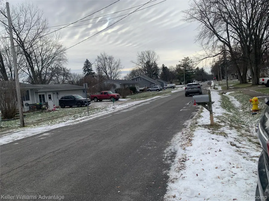 1334 Alberta Avenue, Burton, MI 48509 - #2