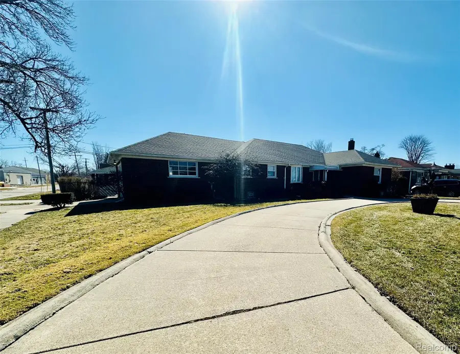 20880 Revere Street, Saint Clair Shores, MI 48080 - #2