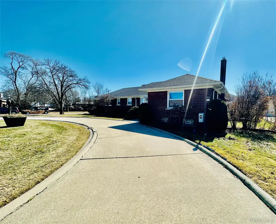 20880 Revere Street, Saint Clair Shores, MI 48080 - #3