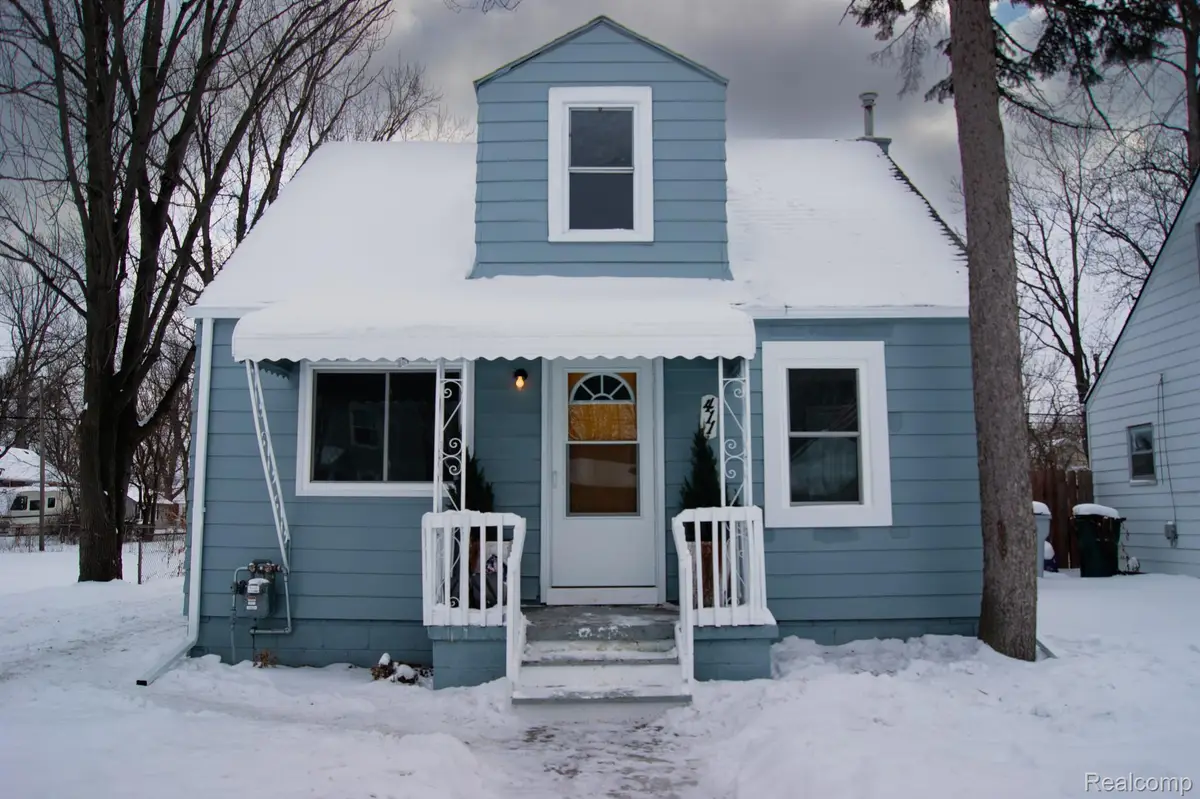 411 W Bernhard Avenue, Hazel Park, MI 48030 - Image #1