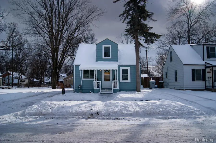 411 W Bernhard Avenue, Hazel Park, MI 48030 - Image #2
