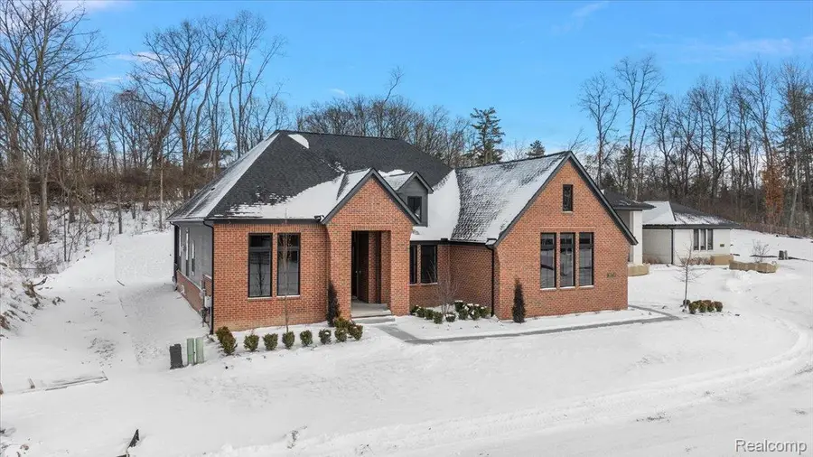 30797 Franklin Hills Court #6, Farmington, MI 48334 - Image #3