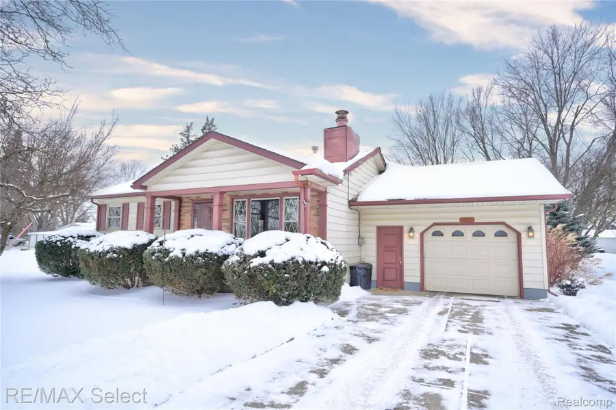 2492 W Maple Avenue, Flint, MI 48507 - Image #2