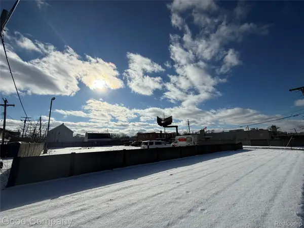 000 Vassar, HazelPark, MI 48030