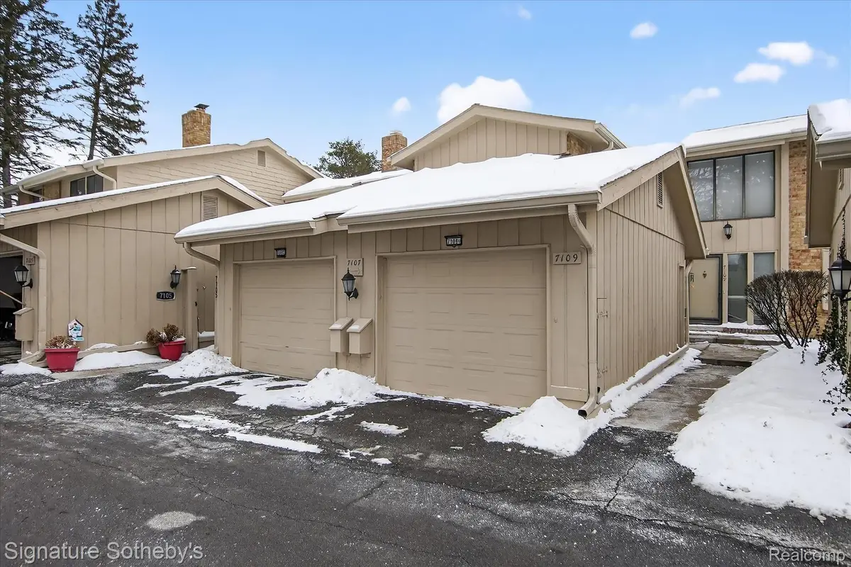 7107 Pebble Park Drive #163, West Bloomfield, MI 48322 - Image #1