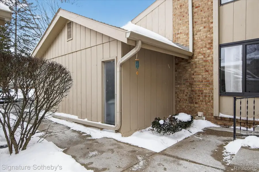 7107 Pebble Park Drive #163, West Bloomfield, MI 48322 - Image #3