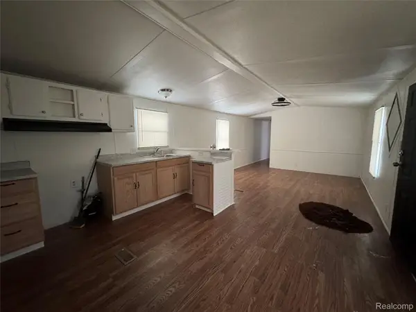 6065 Vernon, Belleville, MI 48111