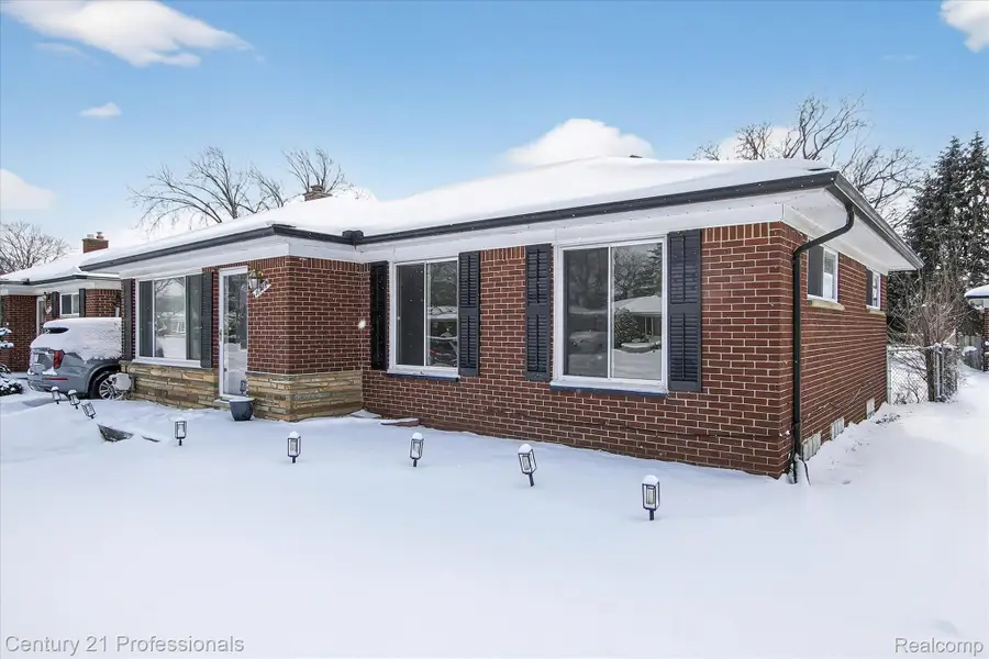 16786 Sprenger Avenue, Eastpointe, MI 48021 - Image #3