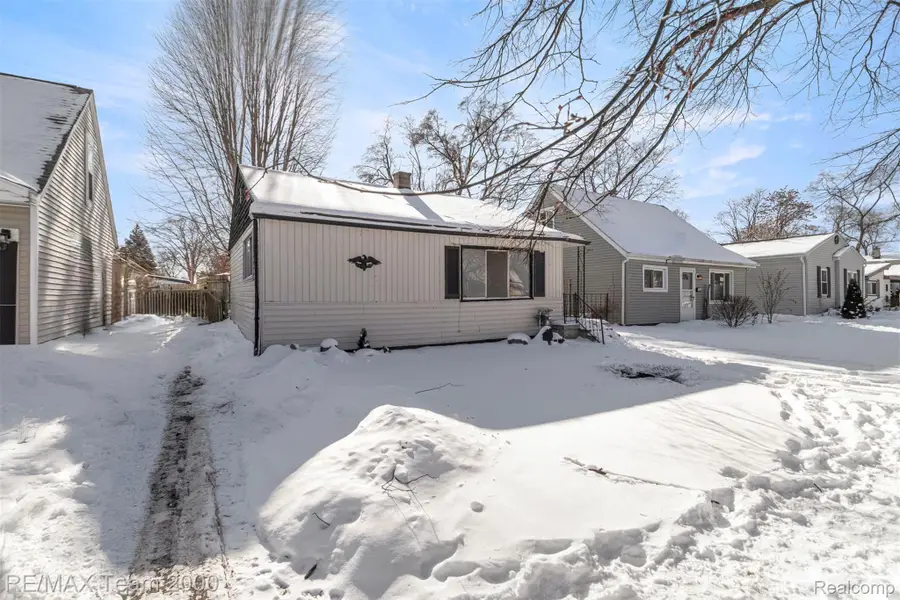 1236 E Evelyn Avenue, Hazel Park, MI 48030 - #2