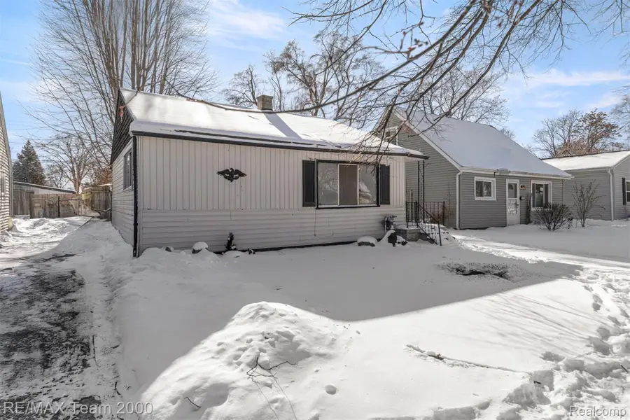 1236 E Evelyn Avenue, Hazel Park, MI 48030 - #3