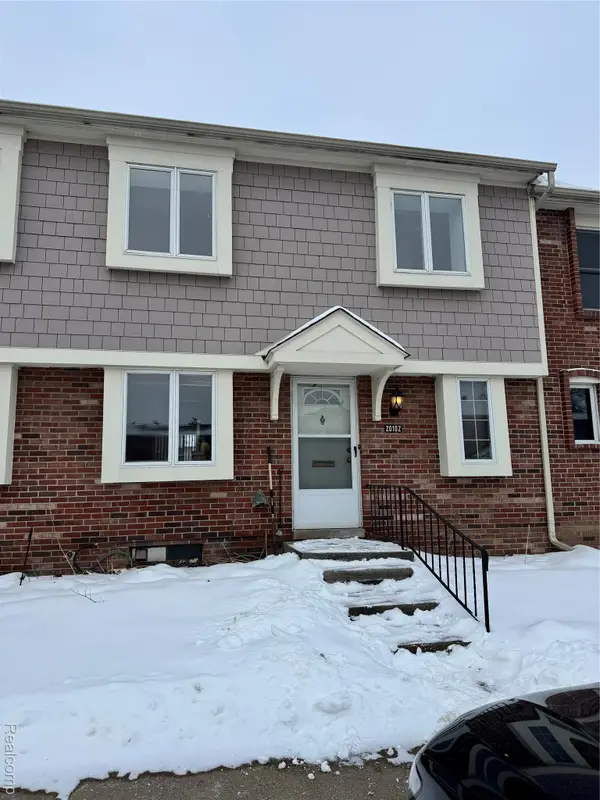 20102 Great Oak Circle S #174, ClintonTownship, MI 48036