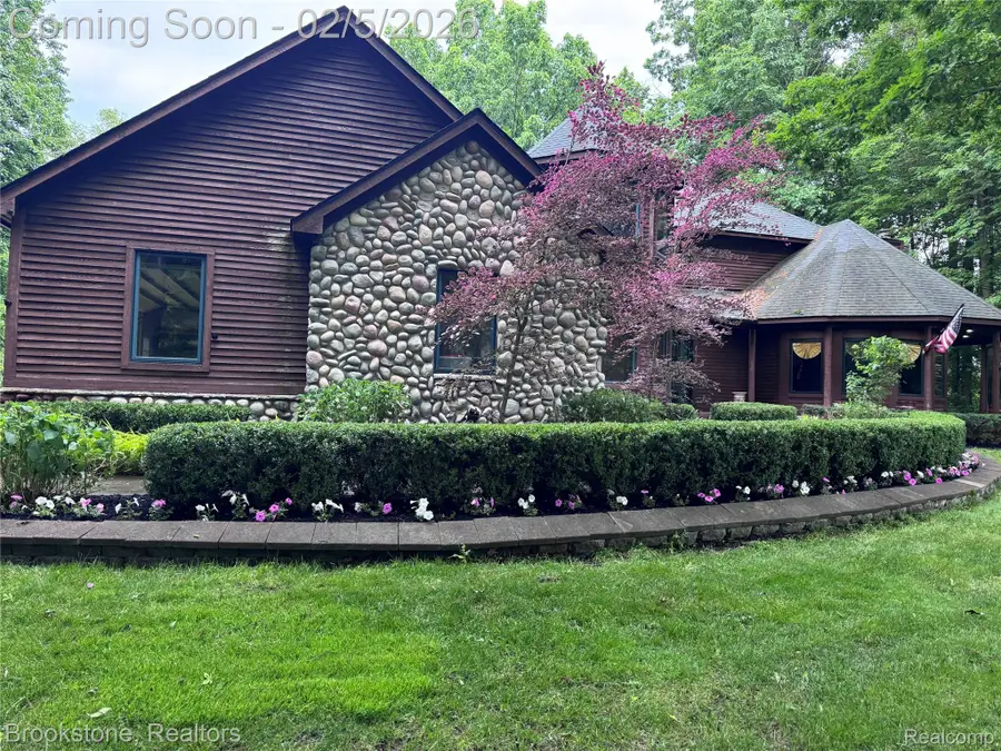 2300 Canyon Ridge Drive, White Lake, MI 48383 - #2