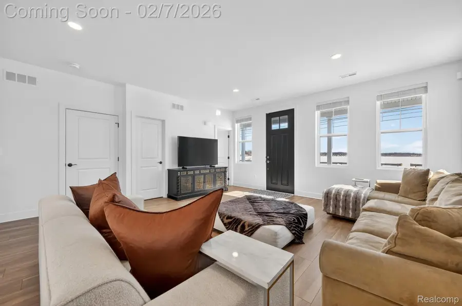 5264 Cooley Lake Road, Waterford, MI 48327 - #3