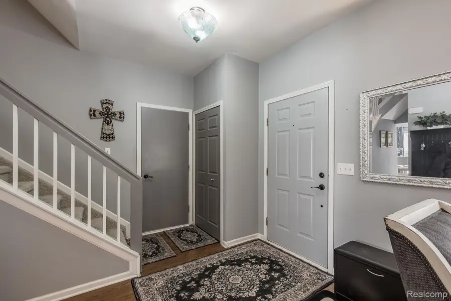 2507 Driftwood Drive, Waterford, MI 48329 - Image #2